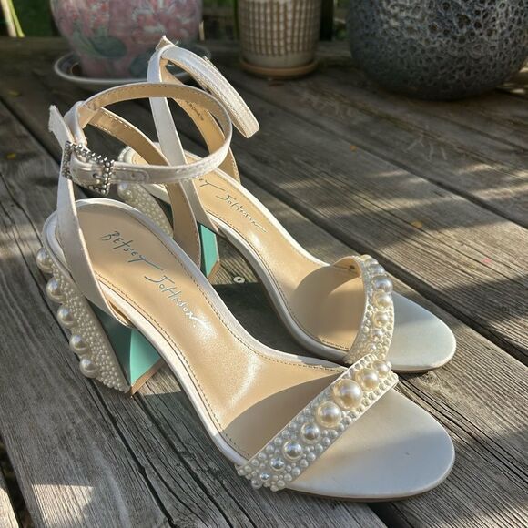 Blue By Betsey Johnson Heels Sandals Pearl Size 7M Bride Wedding Pumps - Picture 1 of 16